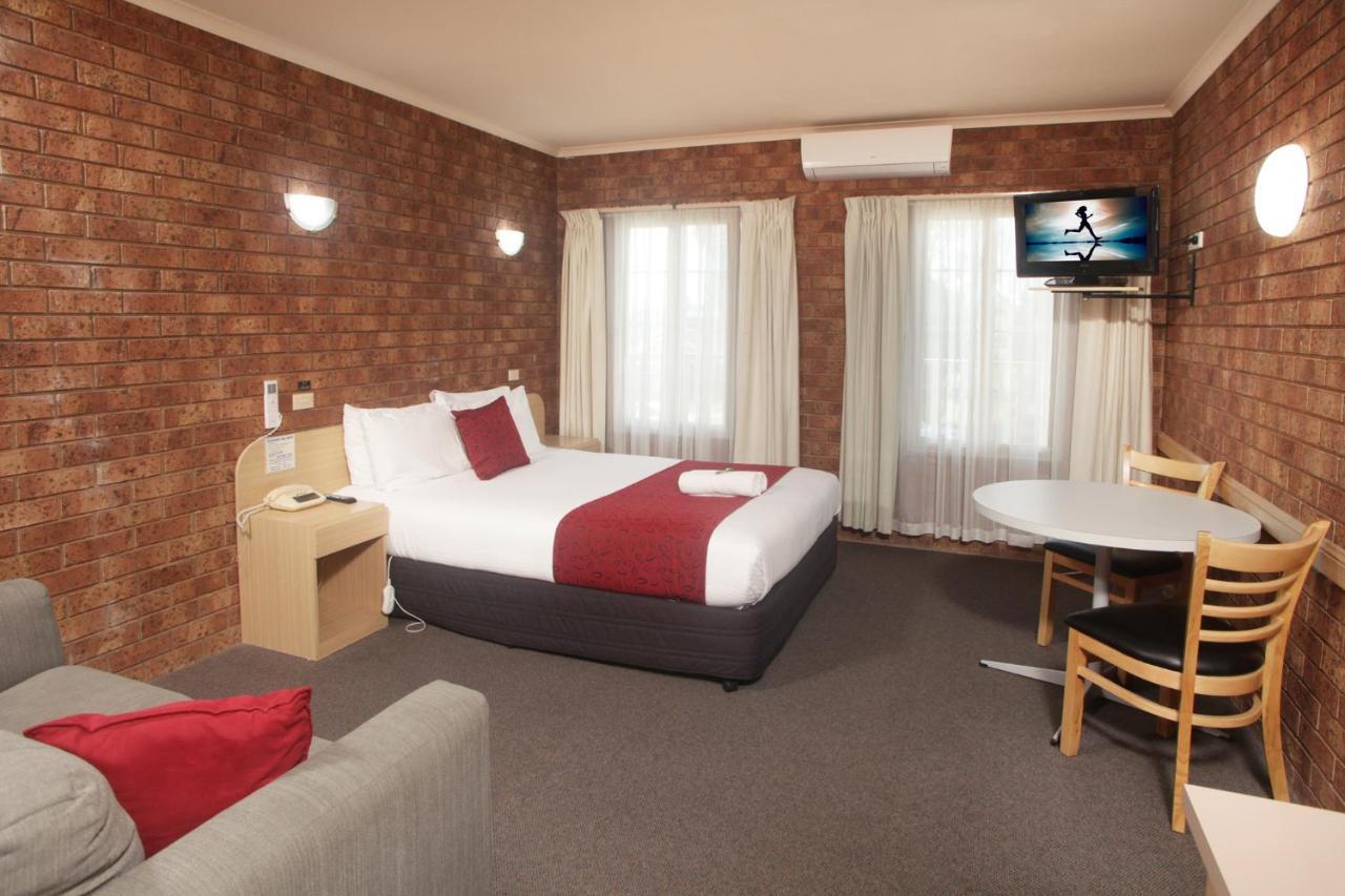 שפרטון Courtyard Motor Inn מראה חיצוני תמונה