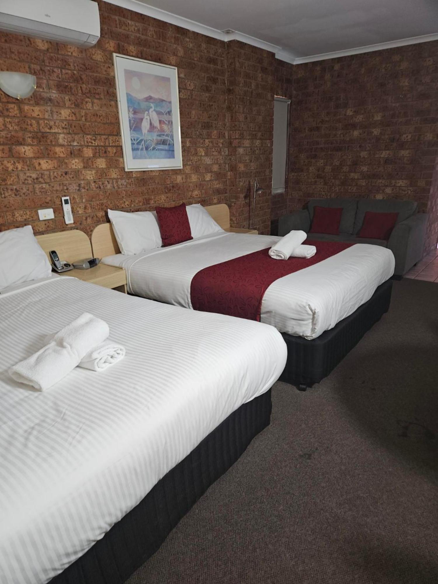 שפרטון Courtyard Motor Inn מראה חיצוני תמונה