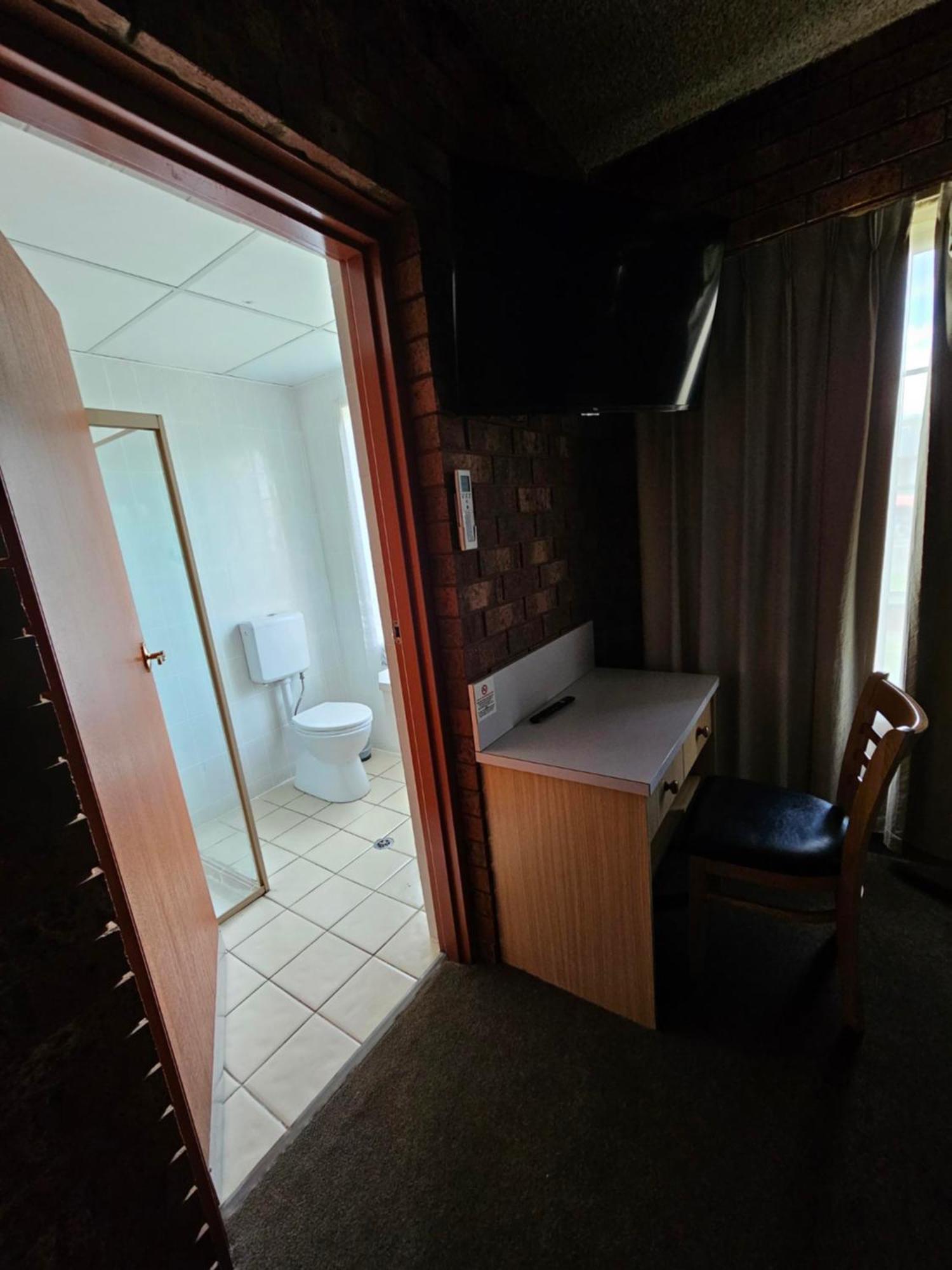 שפרטון Courtyard Motor Inn מראה חיצוני תמונה