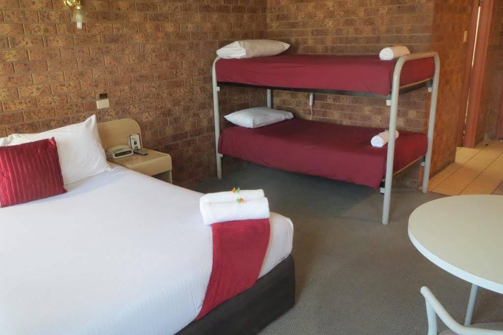 שפרטון Courtyard Motor Inn מראה חיצוני תמונה